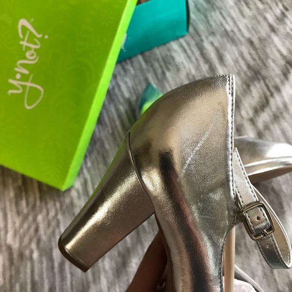 AYDEN Silver Metallic Block Heels With Strap & box - Picture 5 of 8